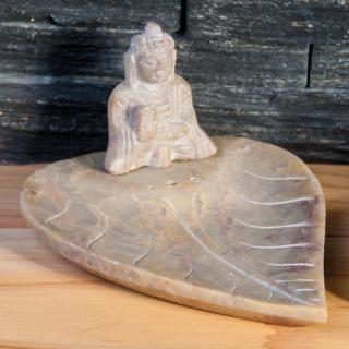 Speckstein Buddha auf Blatt(VPE: 2 Stück)